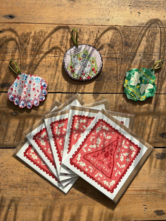 Pack of 5 - Illustrated Greetings Card (blank inside) with Kraft Brown Envelope (145mm x 145mm) - It’s Christmas (tree and robin)