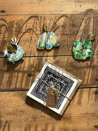 Pack of 5 - Illustrated Greetings Card (blank inside) with Kraft Brown Envelope (145mm x 145mm) - Merry Xmas (black)