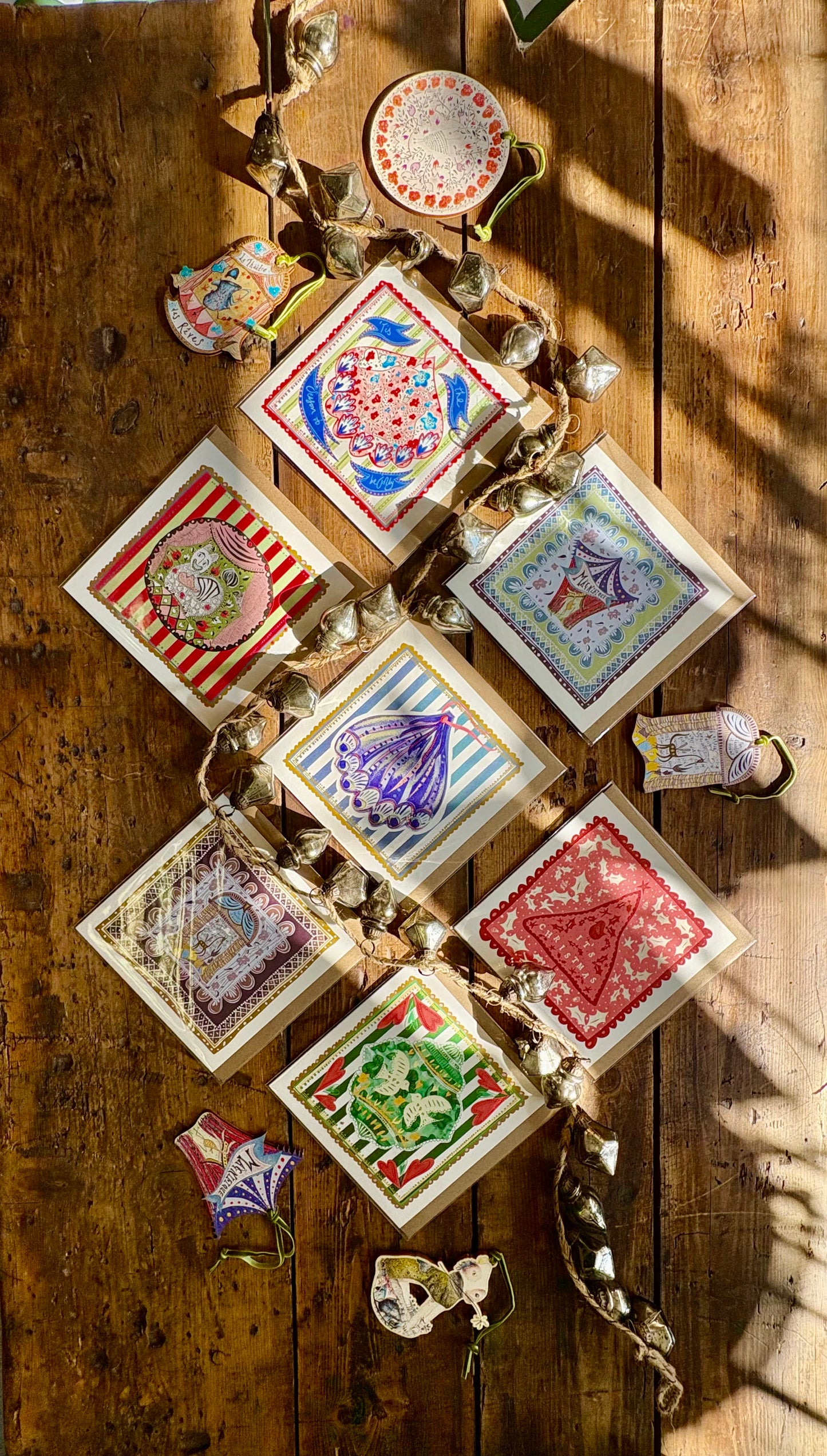 Pack of 5 - Illustrated Greetings Card (blank inside) with Kraft Brown Envelope (145mm x 145mm) - Red Baubles