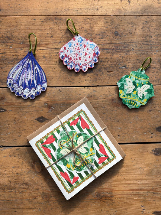 Pack of 5 - Illustrated Greetings Card (blank inside) with Kraft Brown Envelope (145mm x 145mm) - Green Baubles