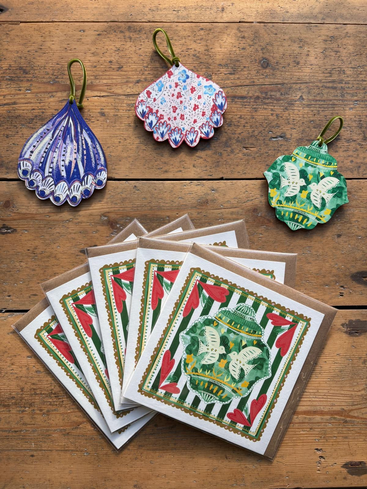 Pack of 5 - Illustrated Greetings Card (blank inside) with Kraft Brown Envelope (145mm x 145mm) - Green Baubles